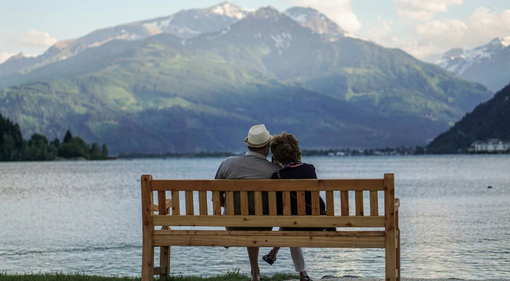 Enjoying retirement lifestyle using home equity funds